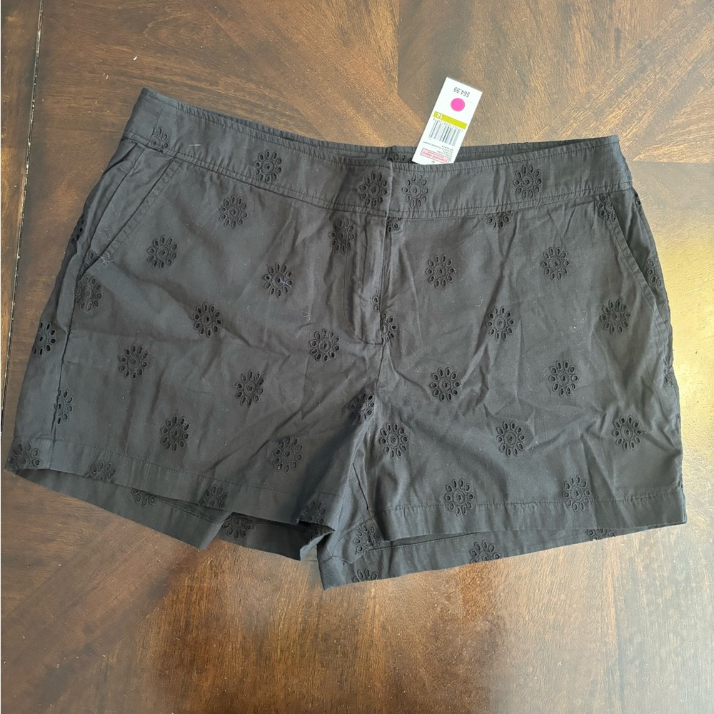 NWT Vineyard Vines size 14 black eyelet classic short